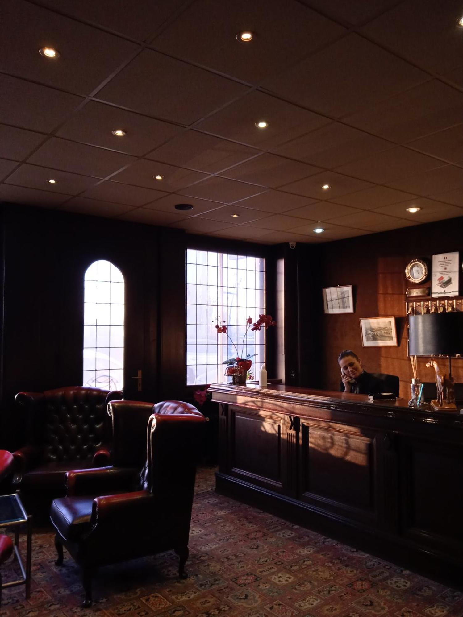 Metropol Hotel Calais Bagian luar foto