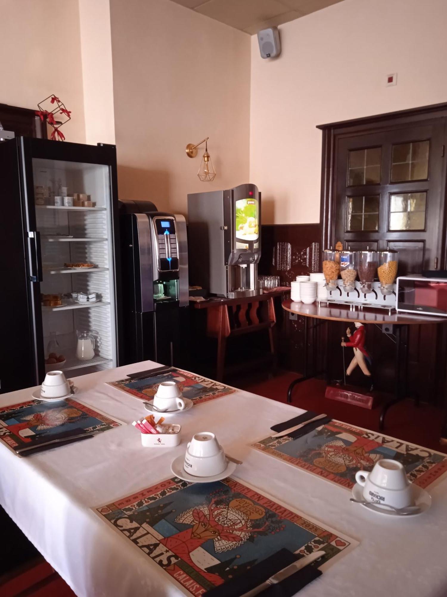 Metropol Hotel Calais Bagian luar foto